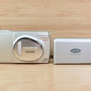 Vintage Olympus Camedia D-550 / 2.0MP Compact Digital Camera / Tested